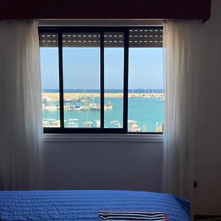 Beachfront Retreat! Appartamento