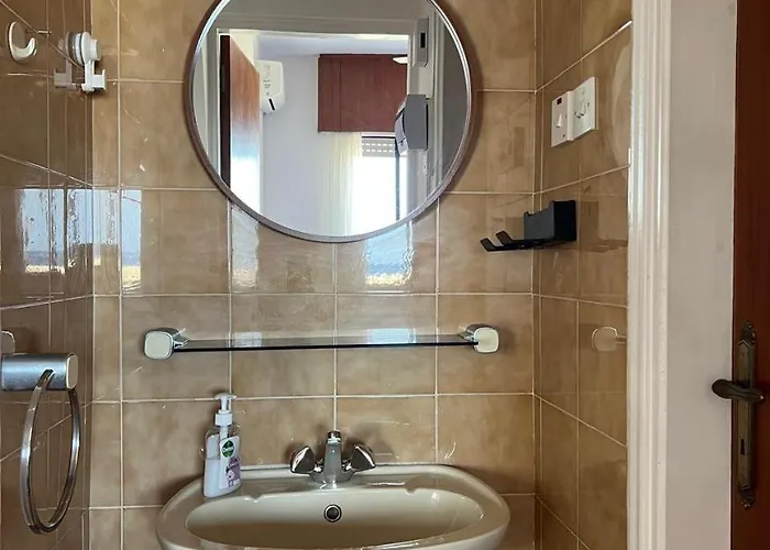 Beachfront Retreat! * Zygi