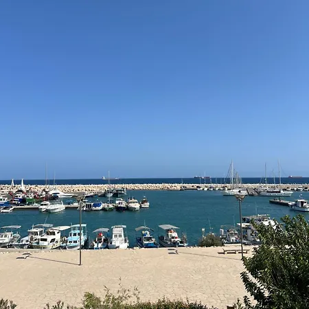 Beachfront Retreat! * Zygi